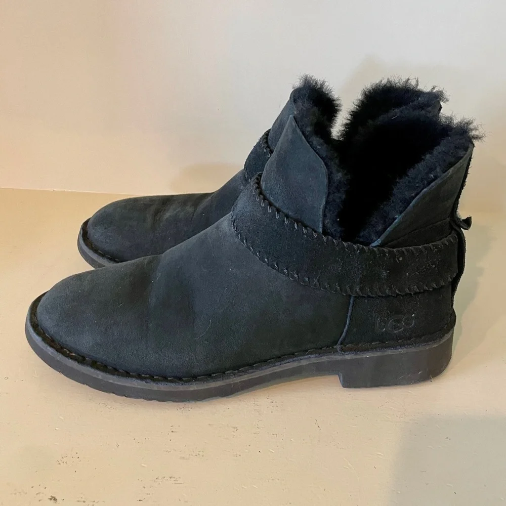 Ugg McKay Women's Sheepskin 9 ankle boot bootie black suede warm cozy